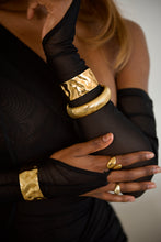 Load image into Gallery viewer, GIMMIE A HUG RING