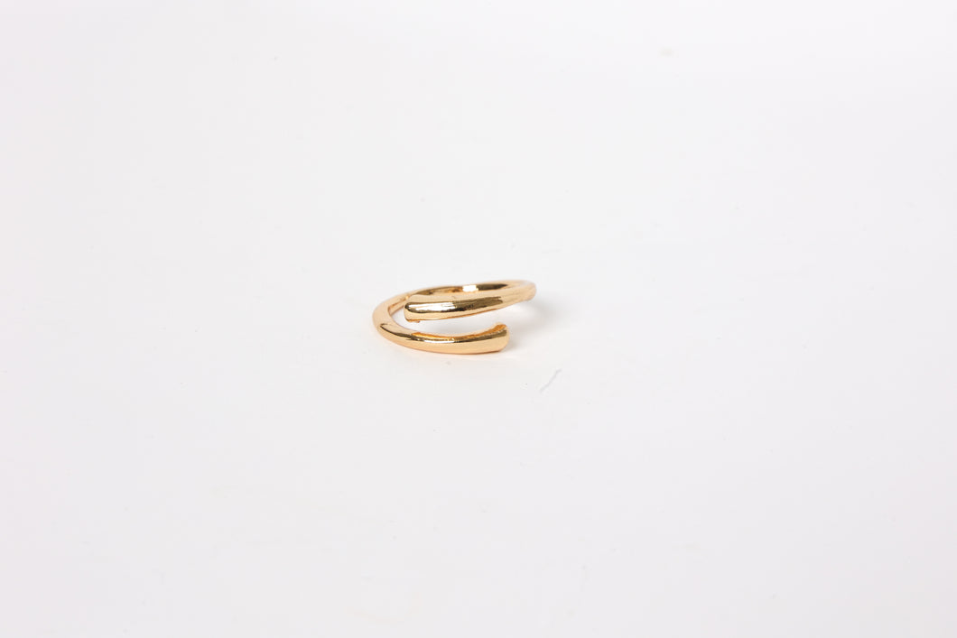 GOLD SWRIL RING