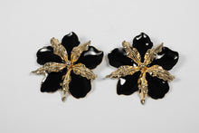 Load image into Gallery viewer, Black Flower Studs