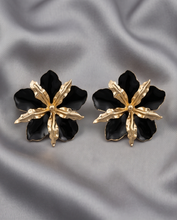 Load image into Gallery viewer, Black Flower Studs