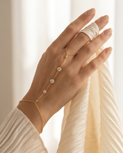 Load image into Gallery viewer, 3 Diamond Hand Chain