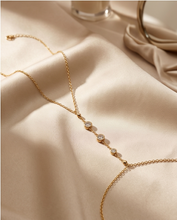 Load image into Gallery viewer, 3 Diamond Hand Chain