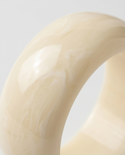 Load image into Gallery viewer, Creamy Waved Bangle