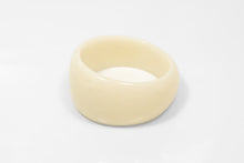 Load image into Gallery viewer, Creamy Waved Bangle