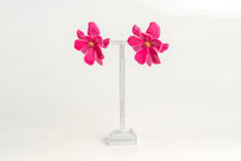 Load image into Gallery viewer, PINK FLOWER STUDS