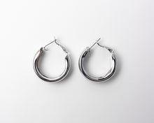 Load image into Gallery viewer, TORIE SILVER HOOPS
