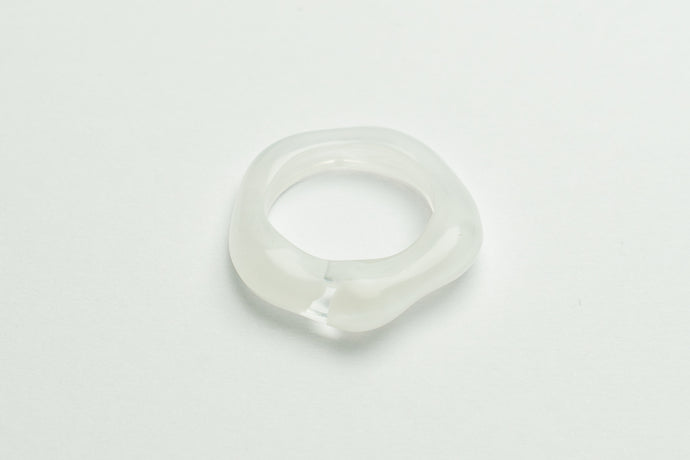 CLEAR WAVY RING BAND